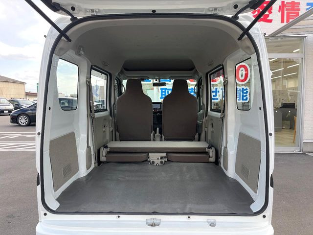 ���i�̂���������ʋ΁A���}���ɏ\���ȉ׎��X�y�[�X���m�ۂ��Ă���܂��B�Z�J���h�V�[�g��|���ƁA�傫�ȉו��̐ύڂ��\�ł���