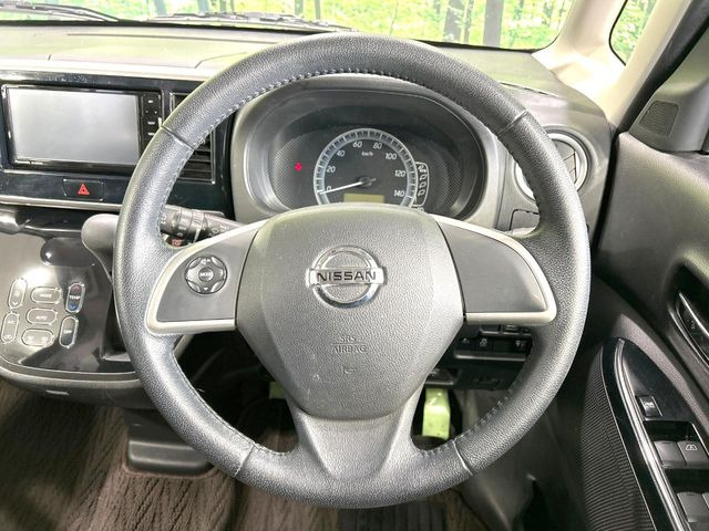 �y�����v�����X�e�A�����O�z�㎿�Ȋv���g�p���邱�ƂŁA��ɂ����������݂ƂĂ��^�]���₷���n���h���ł���