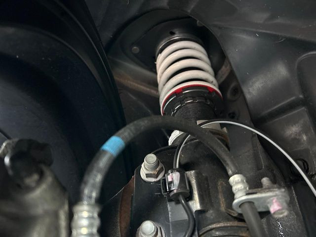 �yHKS���ԍ����z�ԍ����Ⴍ�Ȃ�A�X�^�C���b�V���Ȍ����ڂƂȂ��Ă���܂��B�ԗ��̏d�S�������鎖�ŁA���s���̈��萫�����サ�܂���