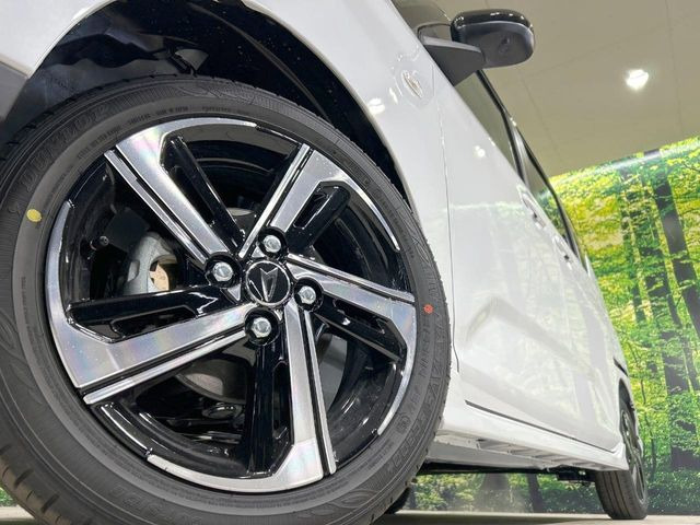 �y����15�C���`�A���~�z�C�[���z�O�ςɃ}�b�`���������A���~�z�C�[���𑕒����Ă���܂��B�e��ЊO�A���~�z�C�[����A�X�^�b�h���X�^�C�����戵�����Ă���܂��B���񂲑��k����������