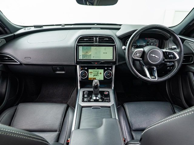 XERダイナミック S 2.0L D200 ディーゼル 4WD