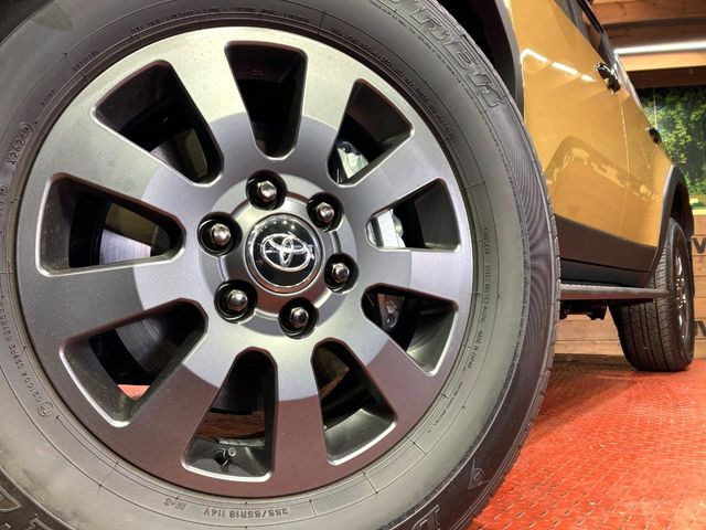 �y�O���[�h��p����18�C���`�A���~�z�C�[���z�f�U�C�����̍��������A���~�z�C�[���𑕒����Ă���܂��B�e��ЊO�A���~�z�C�[����A�X�^�b�h���X�^�C�����戵�����Ă���܂��B���񂲑��k����������