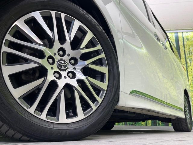 �y����18�C���`�A���~�z�C�[���z�O�ςɃ}�b�`���������A���~�z�C�[���𑕒����Ă���܂��B�e��ЊO�A���~�z�C�[����A�X�^�b�h���X�^�C�����戵�����Ă���܂��B���񂲑��k����������