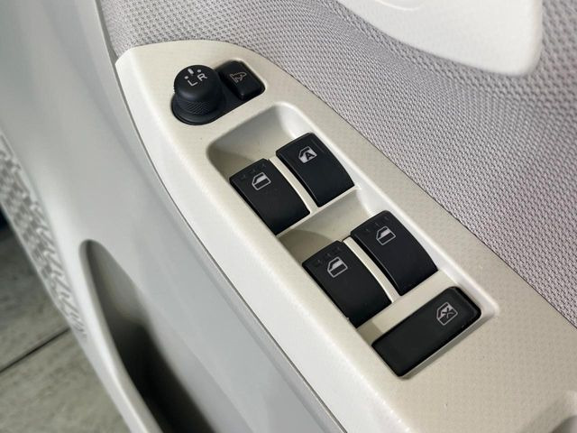 �y�d���i�[�~���[�z�T�C�h�~���[�͓d���i�[���ƂȂ��Ă���A�������ԏ�ł��L�Y�������X�N��}�����܂��B