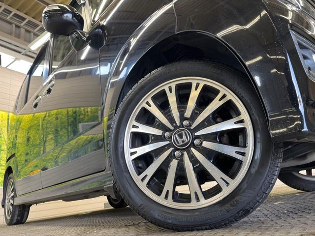 �y����15�C���`�A���~�z�C�[���z�O�ςɃ}�b�`���������A���~�z�C�[���𑕒����Ă���܂��B�e��ЊO�A���~�z�C�[����A�X�^�b�h���X�^�C�����戵�����Ă���܂��B���񂲑��k����������