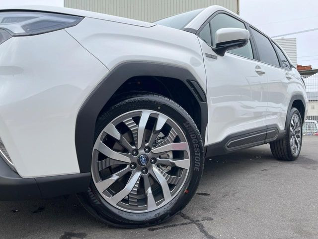 �y����18�C���`�A���~�z�C�[���z�O�ςɃ}�b�`���������A���~�z�C�[���𑕒����Ă���܂��B�e��ЊO�A���~�z�C�[����A�X�^�b�h���X�^�C�����戵�����Ă���܂��B���񂲑��k����������