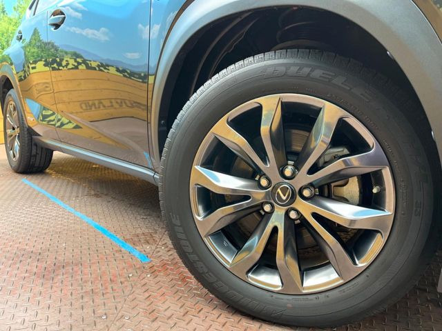 �y����18�C���`�A���~�z�C�[���z�O�ςɃ}�b�`���������A���~�z�C�[���𑕒����Ă���܂��B�e��ЊO�A���~�z�C�[����A�X�^�b�h���X�^�C�����戵�����Ă���܂��B���񂲑��k����������