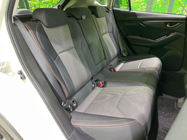 後部座席も気になるようなキズ・汚れやへたり等、大きなダメージはなく、良好な状態です。