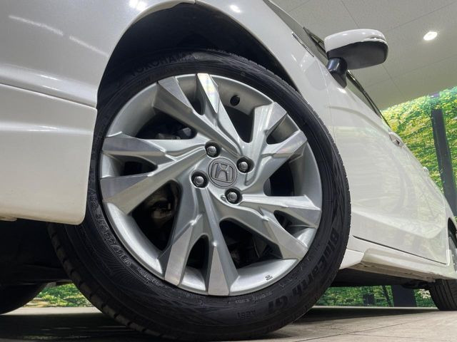 �y����16�C���`�A���~�z�C�[���z�O�ςɃ}�b�`���������A���~�z�C�[���𑕒����Ă���܂��B�e��ЊO�A���~�z�C�[����A�X�^�b�h���X�^�C�����戵�����Ă���܂��B���񂲑��k����������