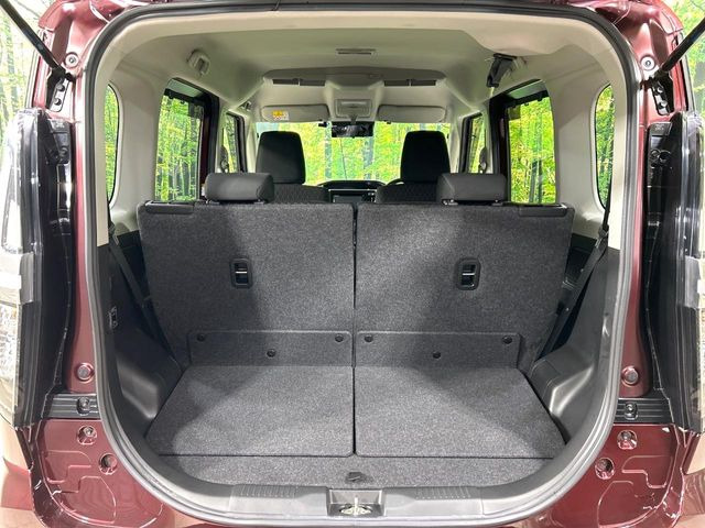 ���i�̂���������ʋ΁A���}���ɏ\���ȉ׎��X�y�[�X���m�ۂ��Ă���܂��B�Z�J���h�V�[�g��|���ƁA�傫�ȉו��̐ύڂ��\�ł���