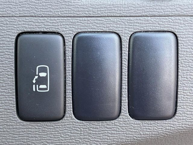 �y�p���[�X���C�h�h�A�z�X�}�[�g�L�[��^�]�Ȃ̃X�C�b�`�ŃX���C�h�h�A�̊J���\���d��������͂����ăh�A���J����K�v�������A���������q�l�ł��A�d���ו��������Ă��鎞�����N�ɊJ���߂ł��܂���