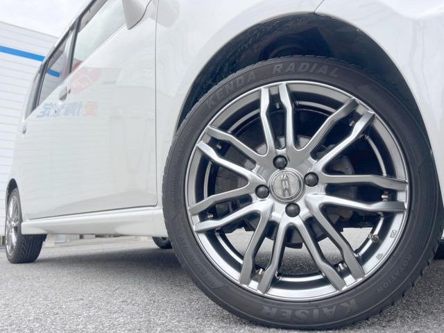 �y�A���~�z�C�[���z�O�ςɃ}�b�`�����A���~�z�C�[���𑕒����Ă���܂��B�e��A���~�z�C�[����A�X�^�b�h���X�^�C�����戵�����Ă���܂��B���񂲑��k����������