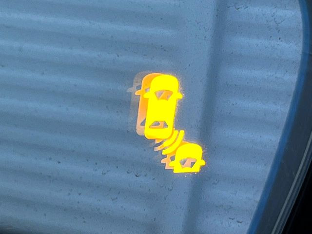 �y�u���C���h�X�|�b�g�C���t�H���[�V�����z���s���A�h�A�~���[�̎��p�ɂȂ�₷���ӏ��Ɍ㑱�Ԃ��ڋ߂���ƃT�C�h�~���[�t�߂Ɍx����\���A�h���C�o�[�ɒ��ӊ��N�����Ă���܂��B