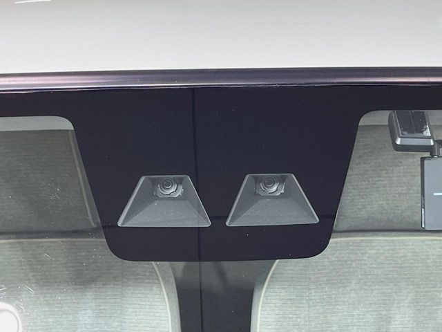 �y�X�}�[�g�A�V�X�g�z���s���ɑO���̎ԗ�����F�����A�Փ˂������Ȏ��͌x��ƃu���[�L�ŏՓˉ���Ɣ�Q�y�����A�V�X�g�B�����S�Ƀh���C�u�����y���݂��������܂��B