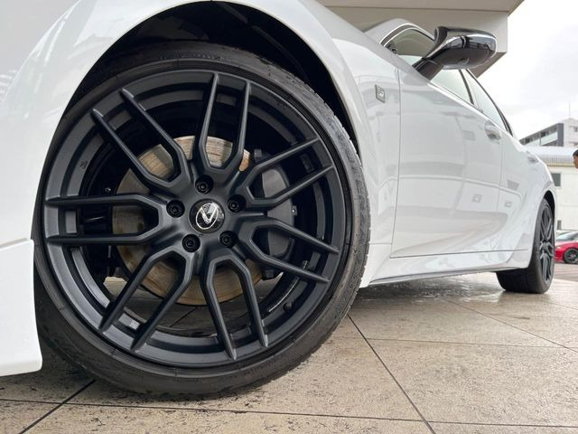 �y����19�C���`�A���~�z�C�[���z�O�ςɃ}�b�`���������A���~�z�C�[���𑕒����Ă���܂��B�e��ЊO�A���~�z�C�[����A�X�^�b�h���X�^�C�����戵�����Ă���܂��B���񂲑��k����������