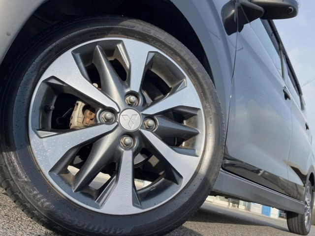 �y����15�C���`�A���~�z�C�[���z�O�ςɃ}�b�`���������A���~�z�C�[���𑕒����Ă���܂��B�e��ЊO�A���~�z�C�[����A�X�^�b�h���X�^�C�����戵�����Ă���܂��B���񂲑��k����������