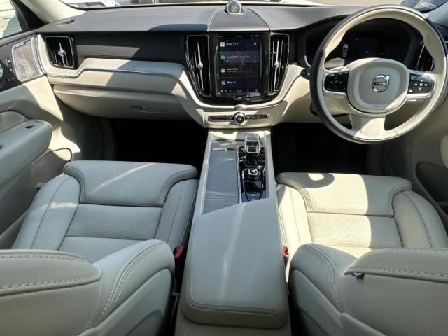 XC60ウルトラ T6 AWD プラグイン ハイブリッド 4WD