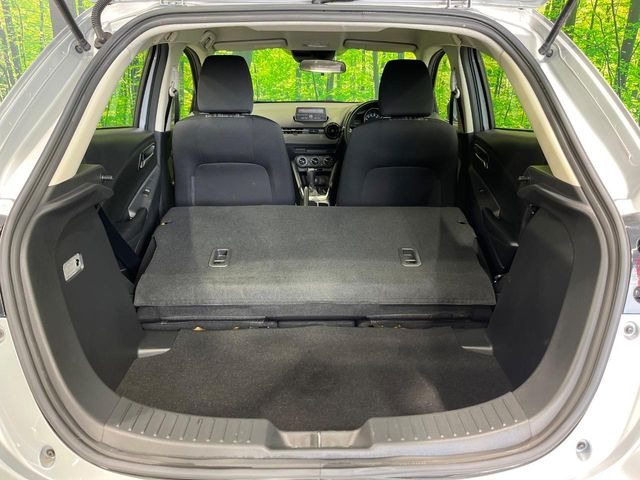 ���i�̂���������ʋ΁A���}���ɏ\���ȉ׎��X�y�[�X���m�ۂ��Ă���܂��B�Z�J���h�V�[�g��|���ƁA�傫�ȉו��̐ύڂ��\�ł���