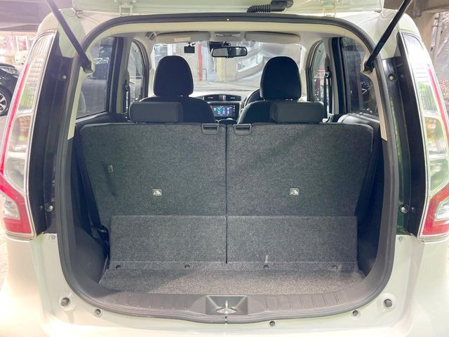 ���i�̂���������ʋ΁A���}���ɏ\���ȉ׎��X�y�[�X���m�ۂ��Ă���܂��B�Z�J���h�V�[�g��|���ƁA�傫�ȉו��̐ύڂ��\�ł���