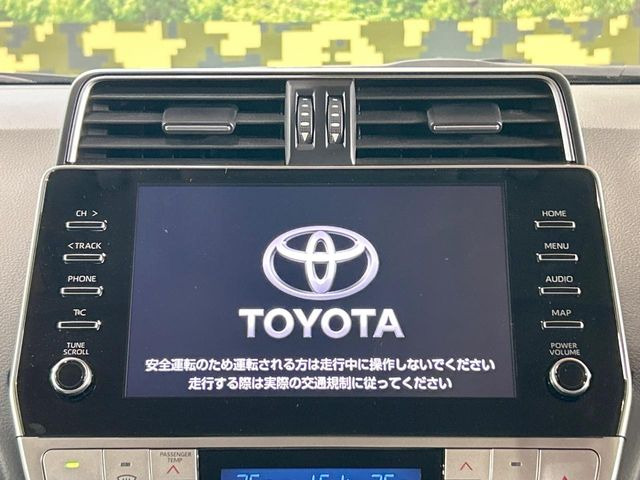 �y9.8�C���` �f�B�X�v���C�I�[�f�B�I�z���ʂ̃f�B�X�v���C��AppleCarPlay��AndroidAuto�����p�\�B�傫�ȉ�ʂŃX�}�z�i�r�A�v���������p���������܂���