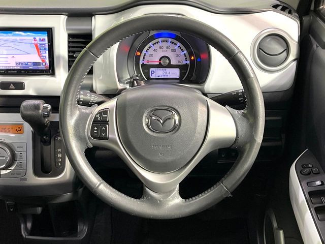 �y�����v�����X�e�A�����O�z�㎿�Ȋv���g�p���邱�ƂŁA��ɂ����������݂ƂĂ��^�]���₷���n���h���ł���