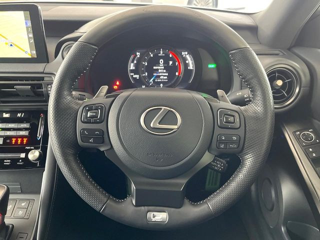 �y�����v�����X�e�A�����O�z�㎿�Ȋv���g�p���邱�ƂŁA��ɂ����������݂ƂĂ��^�]���₷���n���h���ł���