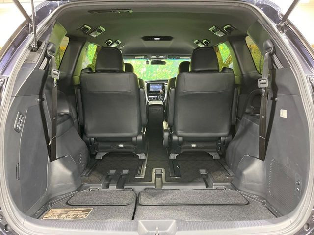 ���i�̂���������ʋ΁A���}���ɏ\���ȉ׎��X�y�[�X���m�ۂ��Ă���܂��B�Z�J���h�V�[�g��|���ƁA�傫�ȉו��̐ύڂ��\�ł���