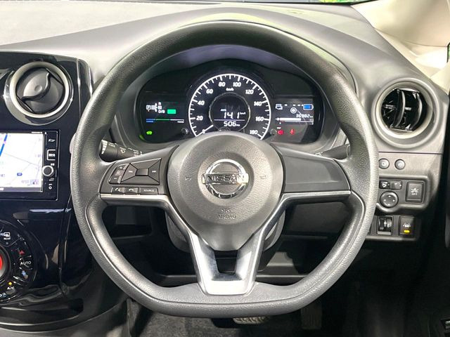 �y�X�e�A�����O�X�C�b�`�z�^�]���A�O������ڐ������炷���ƂȂ��A�I�[�f�B�I���̑��삪�\�ȕ֗��@�\!���S&���K�ȃh���C�u�����o���Ă���܂���