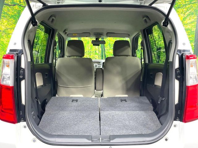 ���i�̂���������ʋ΁A���}���ɏ\���ȉ׎��X�y�[�X���m�ۂ��Ă���܂��B�Z�J���h�V�[�g��|���ƁA�傫�ȉו��̐ύڂ��\�ł���