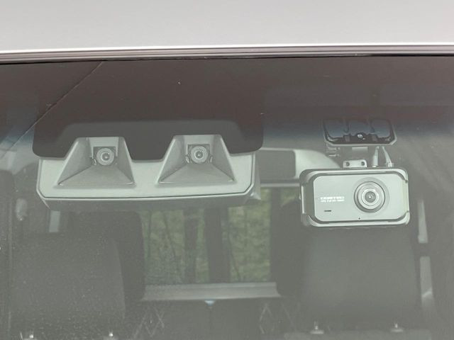 �y�X�}�[�g�A�V�X�g�z���s���ɑO���̎ԗ�����F�����A�Փ˂������Ȏ��͌x��ƃu���[�L�ŏՓˉ���Ɣ�Q�y�����A�V�X�g�B�����S�Ƀh���C�u�����y���݂��������܂��B