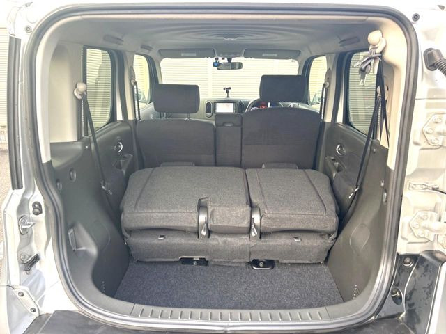 ���i�̂���������ʋ΁A���}���ɏ\���ȉ׎��X�y�[�X���m�ۂ��Ă���܂��B�Z�J���h�V�[�g��|���ƁA�傫�ȉו��̐ύڂ��\�ł���