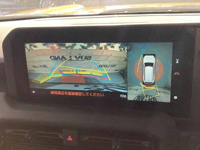 �y�}���`�e���C�����j�^�[�z�Ԃ̃t�����g��T�C�h�̃J�����摜�𓯎��Ƀ��j�^�[�\�����邱�ƂŁA���H�⋷�����𑖍s���ł����͂̏󋵊m�F���ł����S!�{�iSUV�ɂ��ꂵ�������ł���