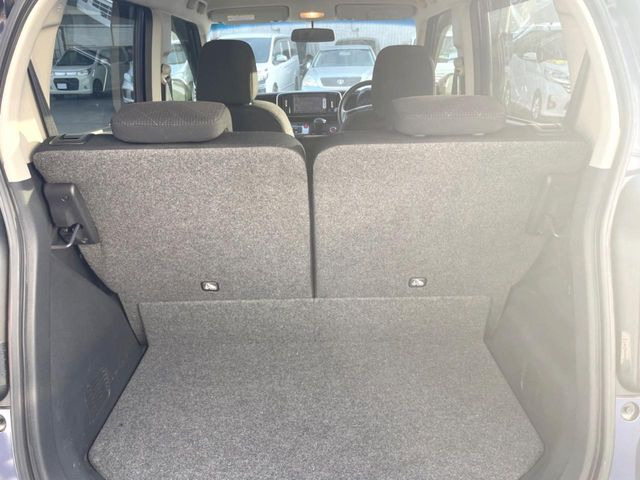 ���i�̂���������ʋ΁A���}���ɏ\���ȉ׎��X�y�[�X���m�ۂ��Ă���܂��B�Z�J���h�V�[�g��|���ƁA�傫�ȉו��̐ύڂ��\�ł���