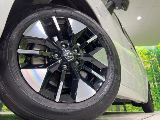 �y����16�C���`�A���~�z�C�[���z�O�ςɃ}�b�`���������A���~�z�C�[���𑕒����Ă���܂��B�e��ЊO�A���~�z�C�[����A�X�^�b�h���X�^�C�����戵�����Ă���܂��B���񂲑��k����������