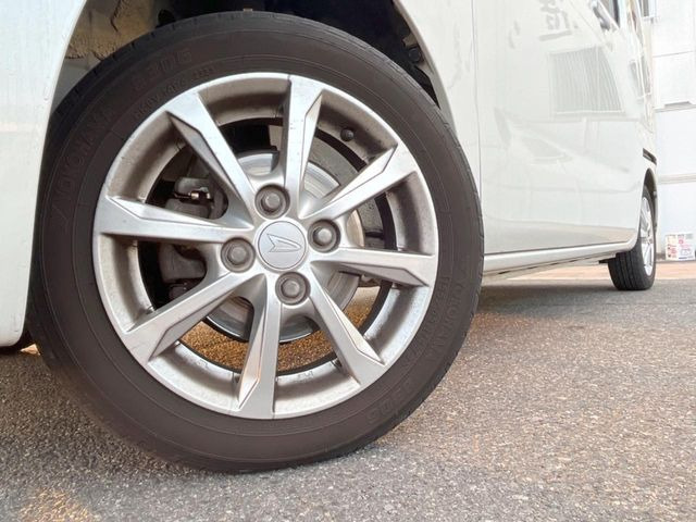 �y����14�C���`�A���~�z�C�[���z�O�ςɃ}�b�`���������A���~�z�C�[���𑕒����Ă���܂��B�e��ЊO�A���~�z�C�[����A�X�^�b�h���X�^�C�����戵�����Ă���܂��B���񂲑��k����������