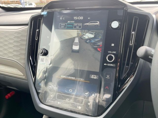 �y�}���`�e���C�����j�^�[�z�Ԃ̃t�����g��T�C�h�̃J�����摜�𓯎��Ƀ��j�^�[�\�����邱�ƂŁA���H�⋷�����𑖍s���ł����͂̏󋵊m�F���ł����S!�{�iSUV�ɂ��ꂵ�������ł���