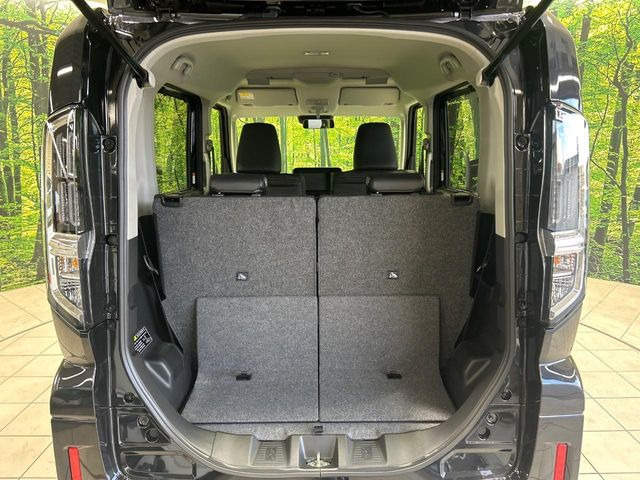 ���i�̂���������ʋ΁A���}���ɏ\���ȉ׎��X�y�[�X���m�ۂ��Ă���܂��B�Z�J���h�V�[�g��|���ƁA�傫�ȉו��̐ύڂ��\�ł���