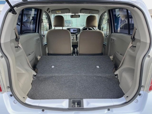 ���i�̂���������ʋ΁A���}���ɏ\���ȉ׎��X�y�[�X���m�ۂ��Ă���܂��B�Z�J���h�V�[�g��|���ƁA�傫�ȉו��̐ύڂ��\�ł���