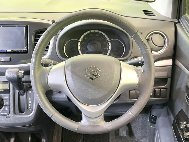 �y�����v�����X�e�A�����O�z�㎿�Ȋv���g�p���邱�ƂŁA��ɂ����������݂ƂĂ��^�]���₷���n���h���ł���