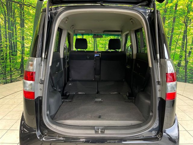 ���i�̂���������ʋ΁A���}���ɏ\���ȉ׎��X�y�[�X���m�ۂ��Ă���܂��B�Z�J���h�V�[�g��|���ƁA�傫�ȉו��̐ύڂ��\�ł���