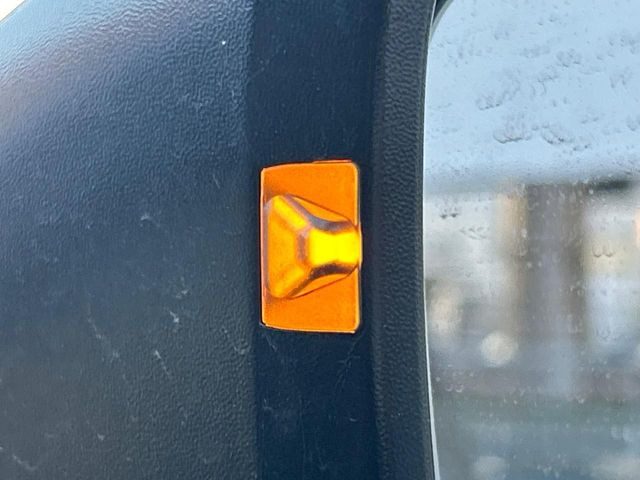 �y�����r�[�N���f�B�e�B�N�V�����z���s���A�h�A�~���[�̎��p�ɂȂ�₷���ӏ��Ɍ㑱�Ԃ��ڋ߂���ƃT�C�h�~���[�t�߂Ɍx����\���A�h���C�o�[�ɒ��ӊ��N�ƁA����̍ۂ̓n���h��������A�V�X�g�����܂��B