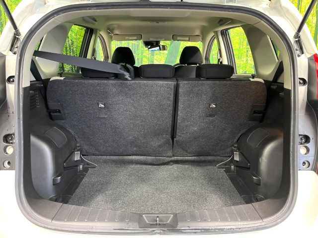 ���i�̂���������ʋ΁A���}���ɏ\���ȉ׎��X�y�[�X���m�ۂ��Ă���܂��B�Z�J���h�V�[�g��|���ƁA�傫�ȉו��̐ύڂ��\�ł���