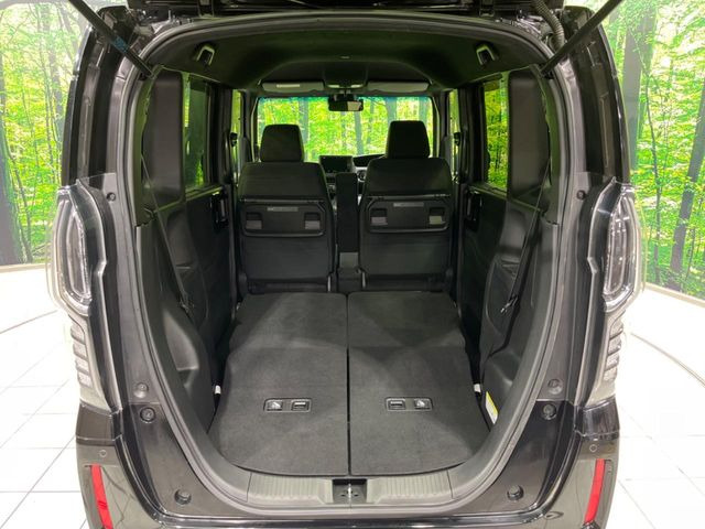 ���i�̂���������ʋ΁A���}���ɏ\���ȉ׎��X�y�[�X���m�ۂ��Ă���܂��B�Z�J���h�V�[�g��|���ƁA�傫�ȉו��̐ύڂ��\�ł���