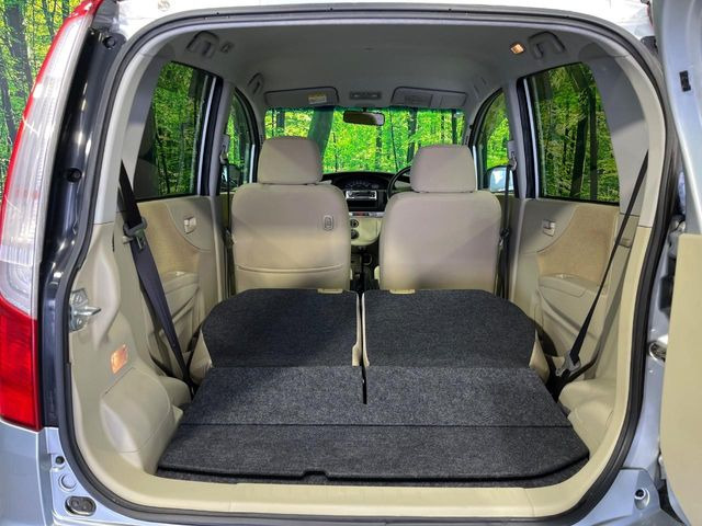 ���i�̂���������ʋ΁A���}���ɏ\���ȉ׎��X�y�[�X���m�ۂ��Ă���܂��B�Z�J���h�V�[�g��|���ƁA�傫�ȉו��̐ύڂ��\�ł���