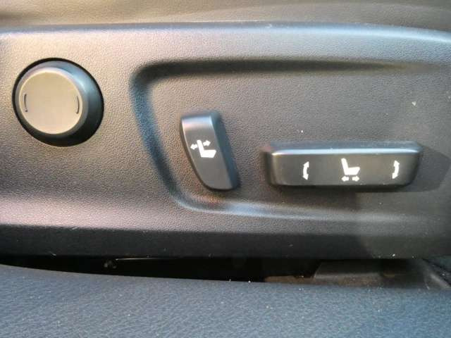 メモリー機能付きパワーシート完備!シートアレンジも楽々です♪