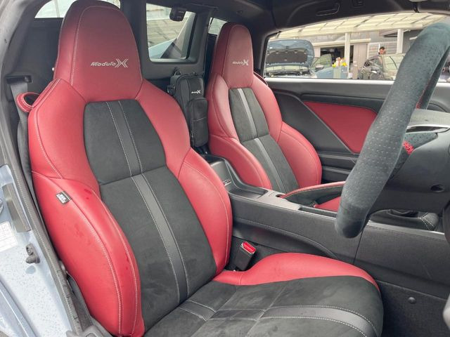 �y�n�[�t���U�[�V�[�g�z�������ƍ���S�n�𗼗������l�C�̃V�[�g���w�ʁE���ʂ̓X�G�[�h���ƂȂ��Ă���A���G��⊊��ɂ����ɗD��Ă��܂��B�C���╞���ɍ��E���ꂸ���K�ɂ���肢�������܂��B