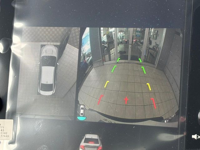 【デジタルマルチビューモニター】車のフロントやサイドのカメラ画像を同時にモニター表示することで、悪路や狭い道を走行時でも周囲の状況確認ができ安心です♪