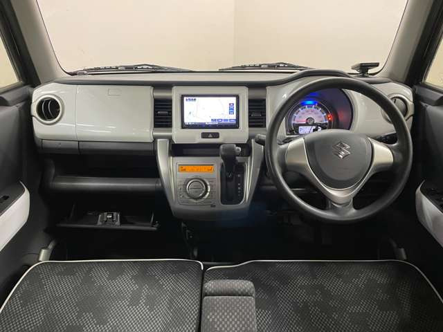 ���D�݂̃I�v�V�����𑕒����Č�[�Ԃ��邱�Ƃ��\�ł��B�i�r�E�o�b�N�J�����EETC�E��ȃt���b�v�_�E�����j�^�[�E�R�[�e�B���O�E�V�[�g�J�o�[�E�h���C�u���R�[�_�[�E�G���W���X�^�[�^�[ �ȂǂȂǎ戵����!