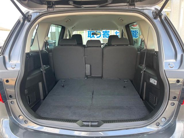 ���i�̂���������ʋ΁A���}���ɏ\���ȉ׎��X�y�[�X���m�ۂ��Ă���܂��B�Z�J���h�V�[�g��|���ƁA�傫�ȉו��̐ύڂ��\�ł���