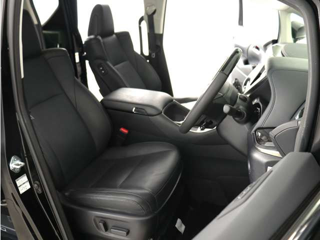 (電動シート)運転席8ウェイパワーシート!シートメモリー機能付き!上級グレードならではの贅沢装備で人気装備となります。